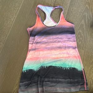 Lululemon tank size 6 sunset or tide print